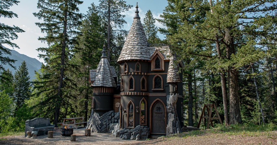 Charmed Resorts Crowsnest Pass - Beast's Castle