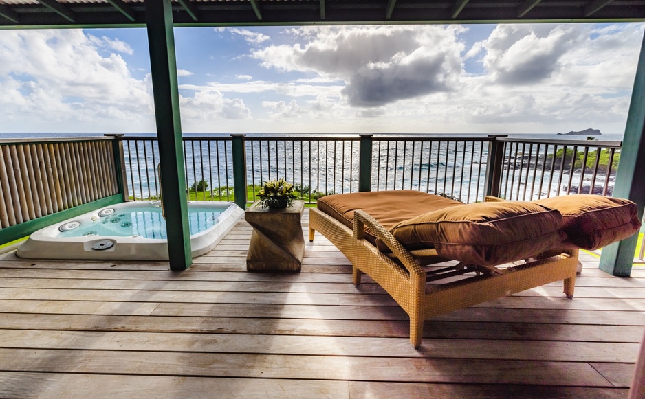 Hana-Maui Resort Oceanfront Bungalow with Hot Tub