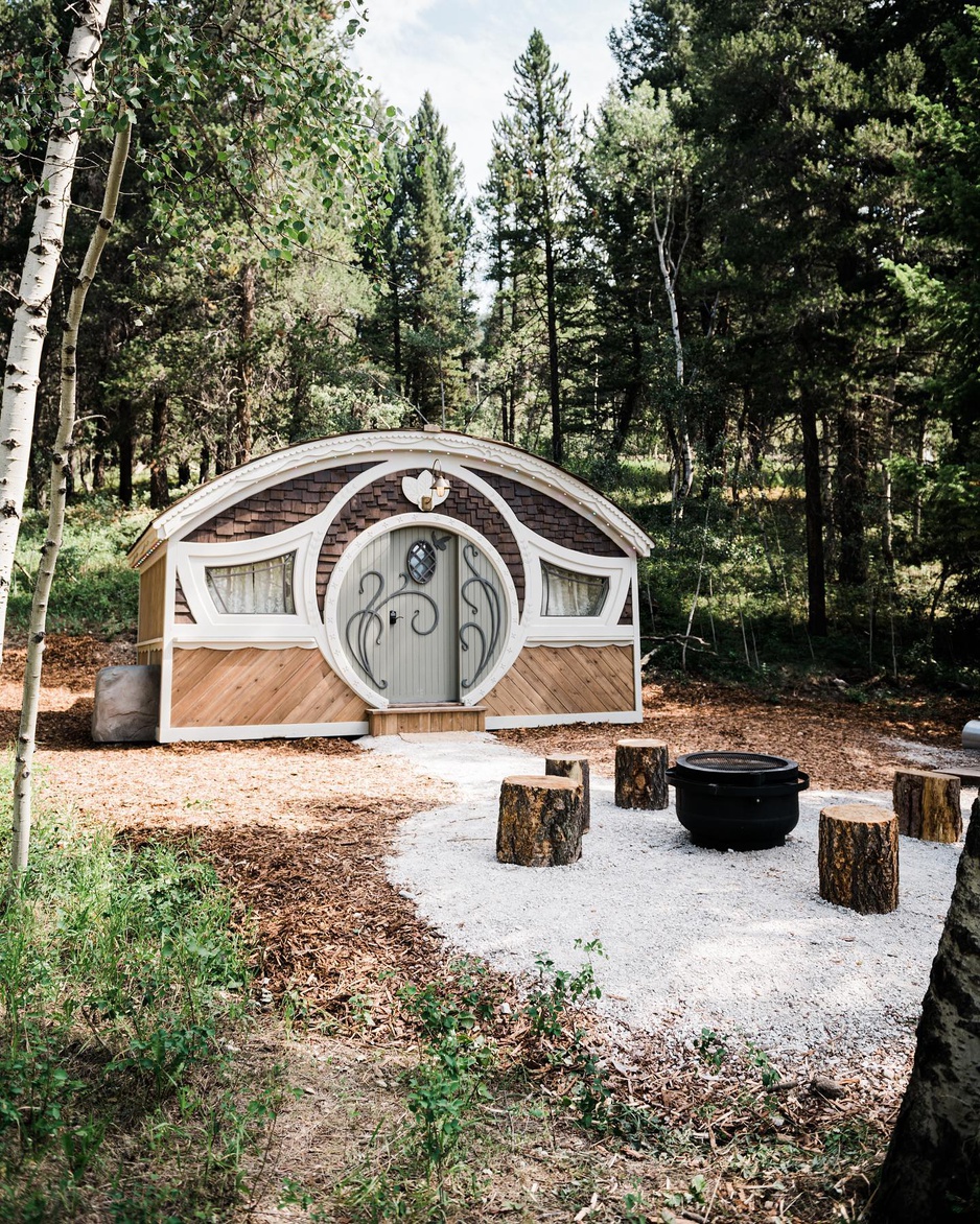 Charmed Resorts Crowsnest Pass - Lia's Cottage