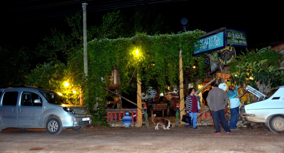 Kadir’s Top Tree Houses main gate