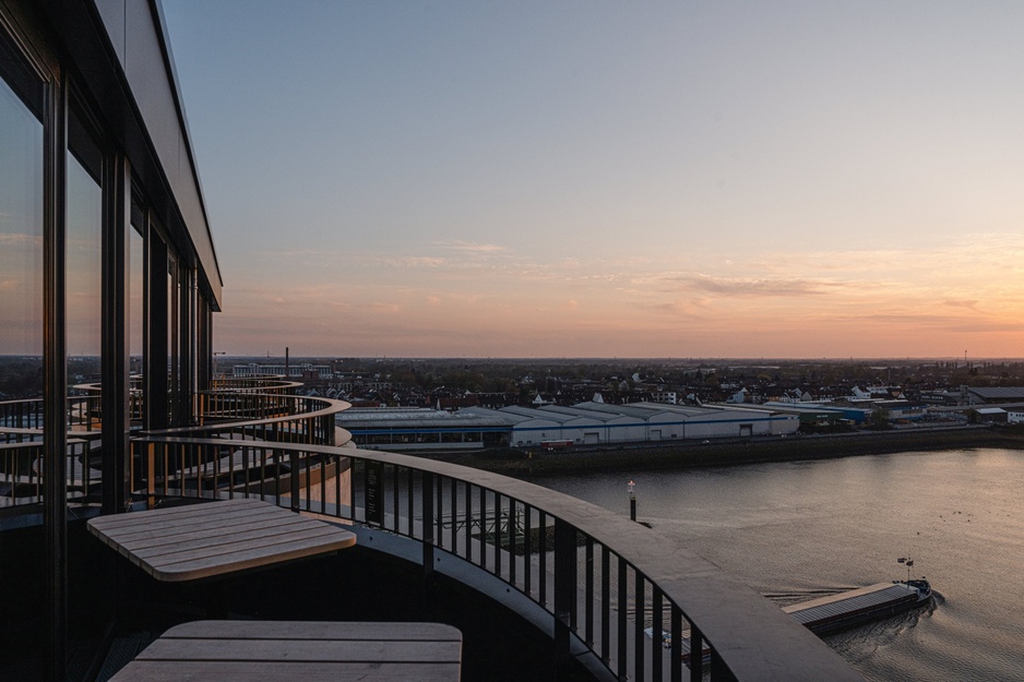 John & Will Silo-Hotel Rooftop Panorama Over Bremen