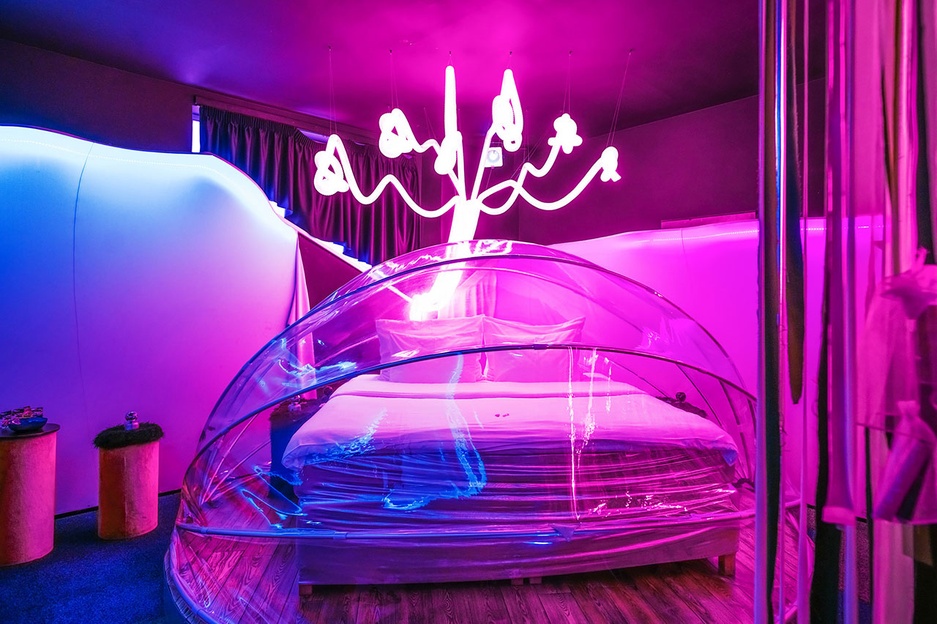 Anybody Hotel - Room 306 Transgalactic Rendez-Vous Bed