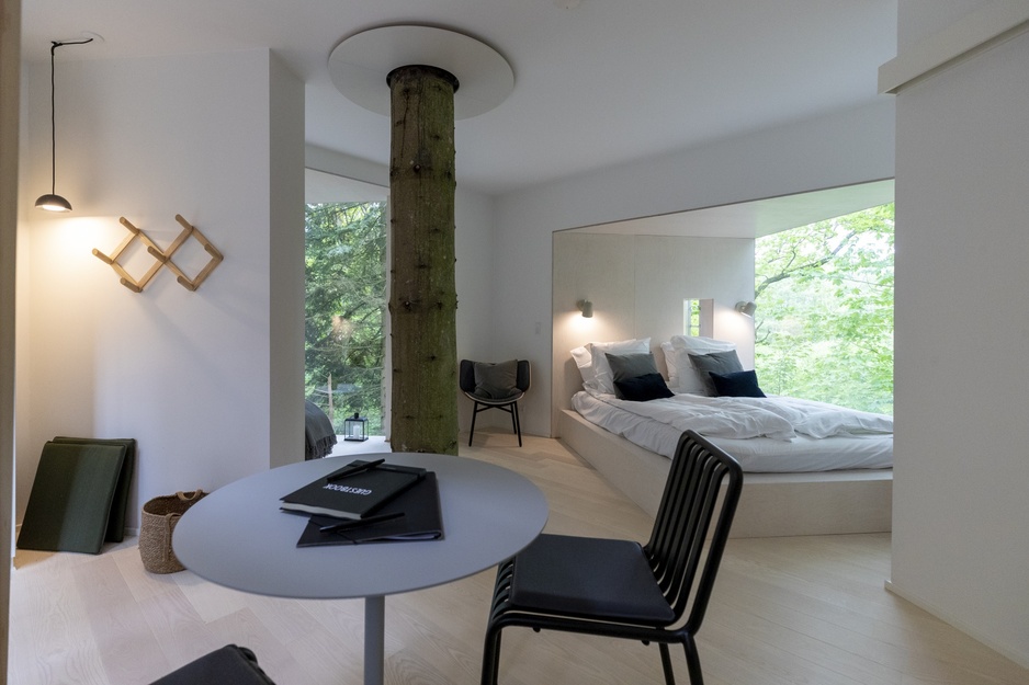 Lovtag Treetop Cabin Dining Space