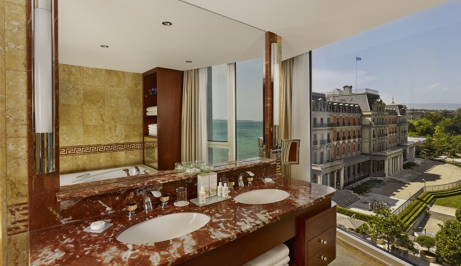 Hotel President Wilson Geneva Bayview Suite bathroom