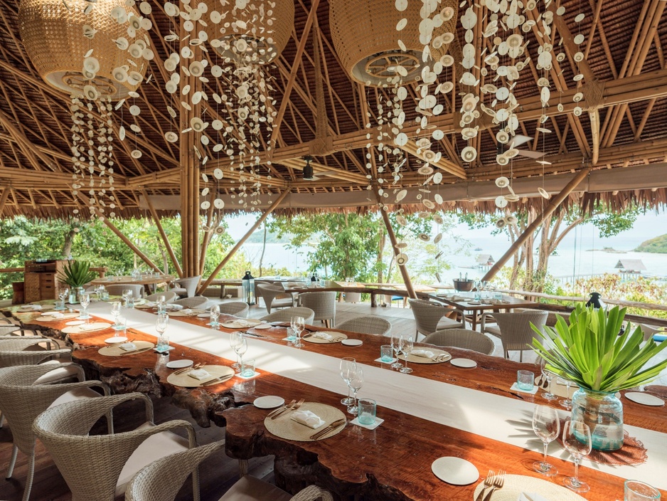 Bawah Reserve - Tree Tops Restaurant Long Dining Table Under Jellyfish Light With Lagoon View