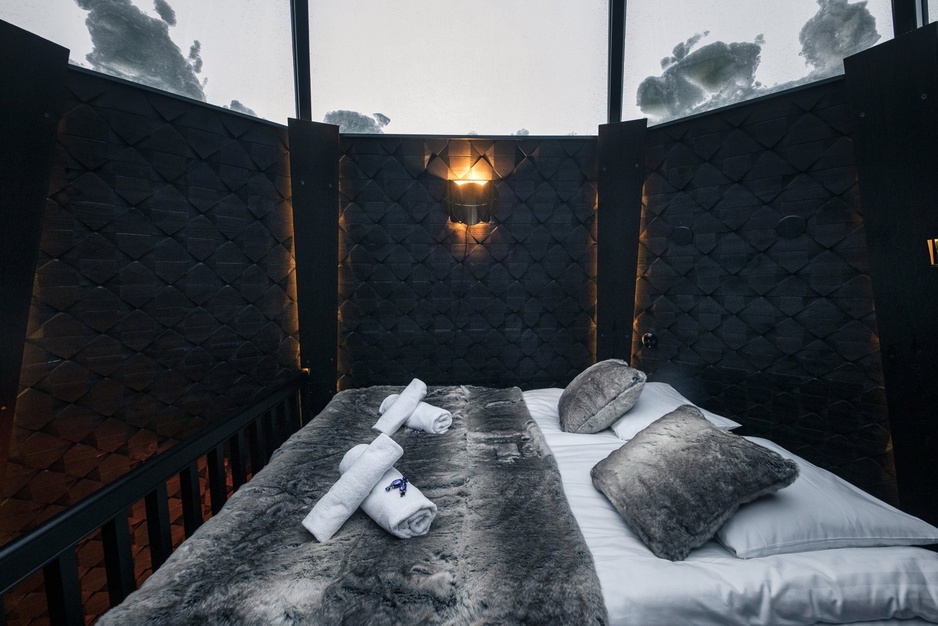 Apukka Resort Kammi Glass Igloo Suite Bedroom