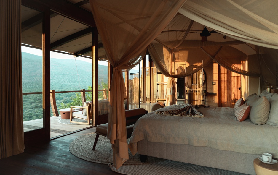 Few & Far Luvhondo Cliff Suite Bed View