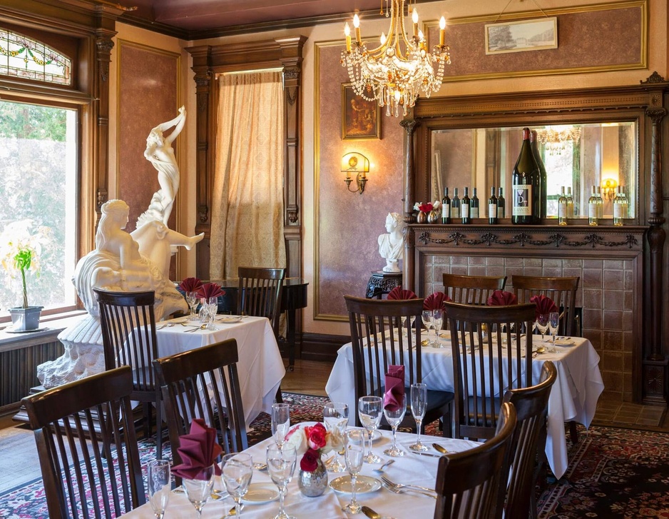 Henderson Castle h CHOPHOUSE