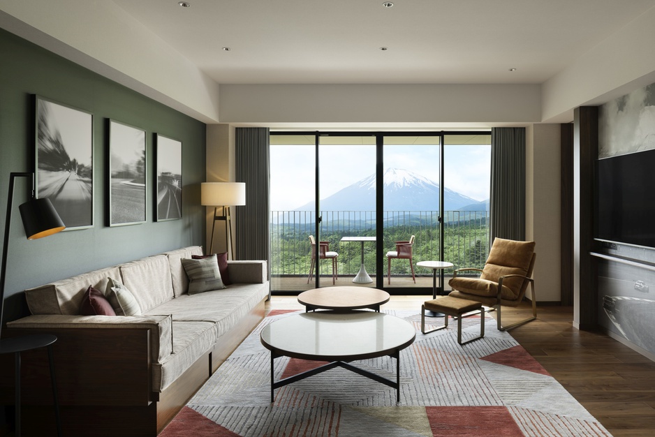 Fuji Speedway Hotel - Suite Living Room With Mount Fiji View