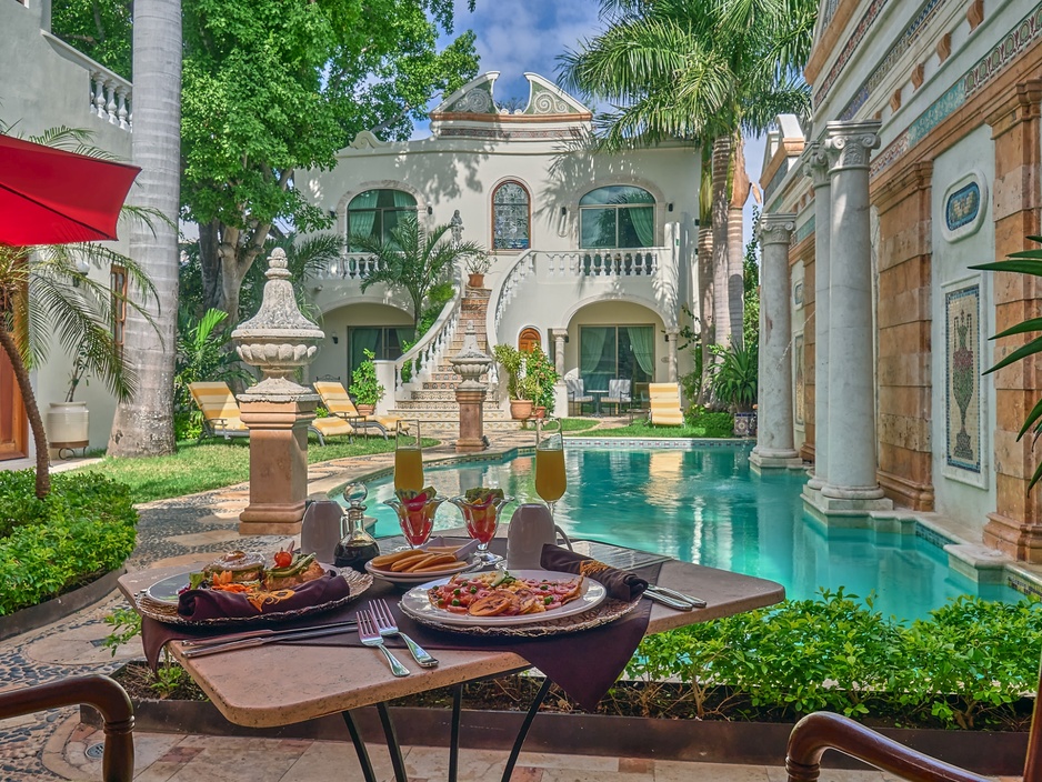 El Palacito Secreto Hotel Breakfast by the Pool