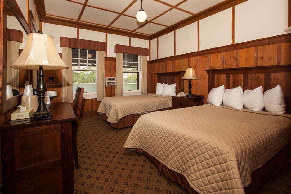Many Glacier Hotel Lakeside Room With Two Beds