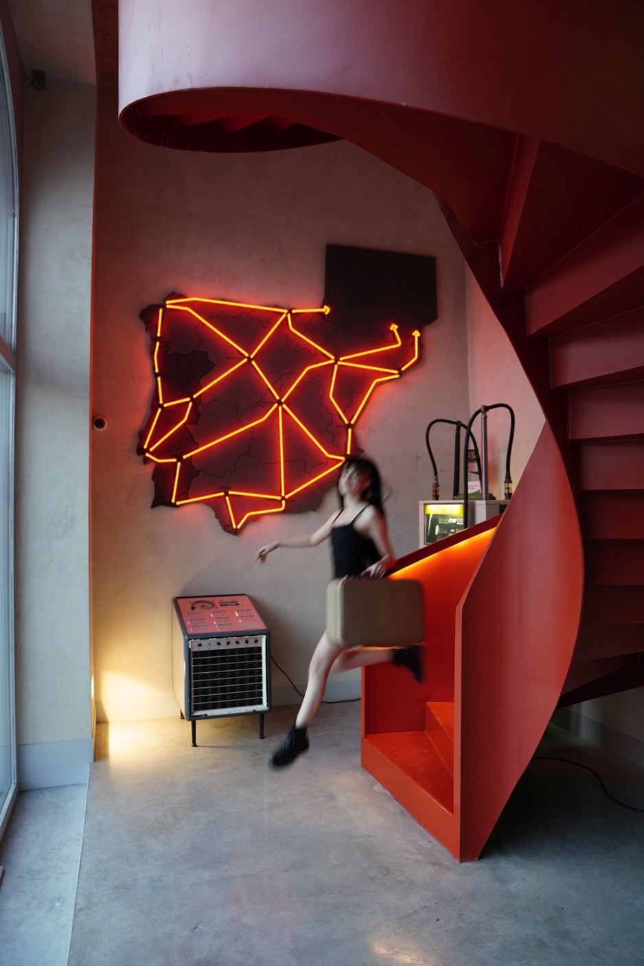 ZERO Box Lodge Coimbra - The Red Spiral Staircase