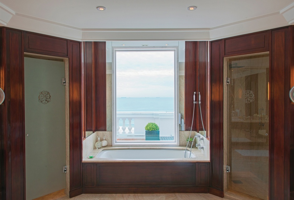 Copacabana Palace Signature Suite Bath