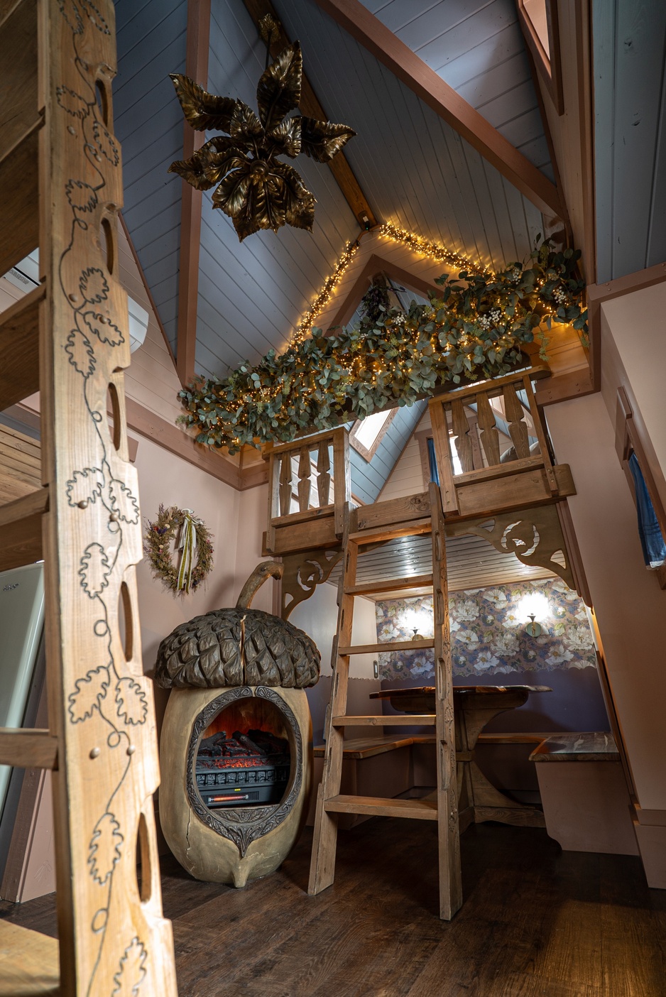 Charmed Resorts Crowsnest Pass - Tinkerbell Treehouse