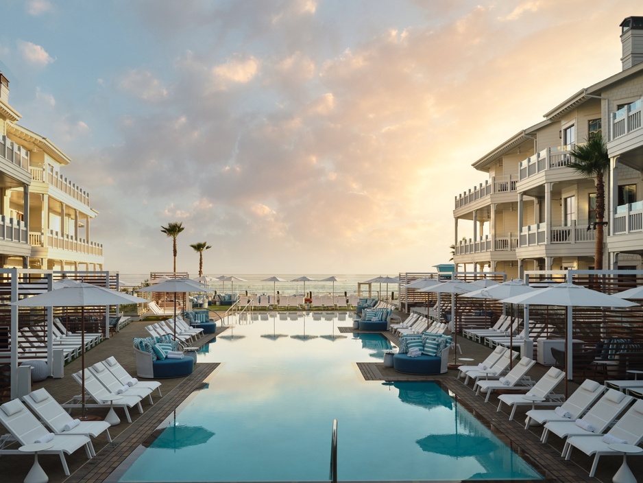 Hotel del Coronado Shore House Pool at Sunset facing the ocean