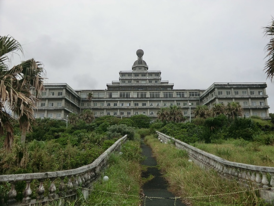 The Abandoned Structure of the Hachijo Royal Hotel