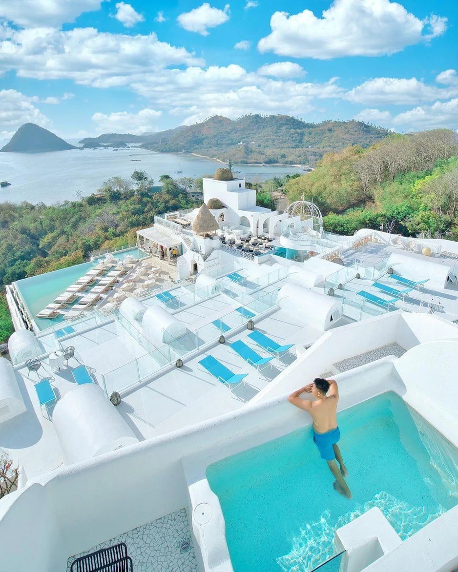 Loccal Collection Hotel Pool Cascades