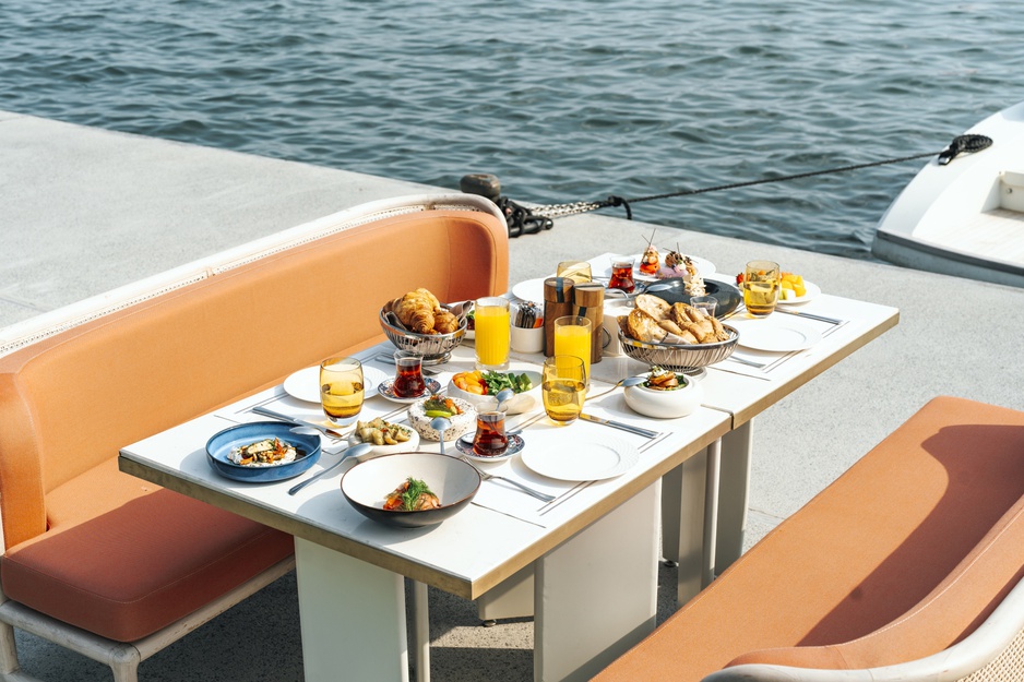 Rixos Tersane Istanbul Hotel - Velena Food Market Dining by the Water