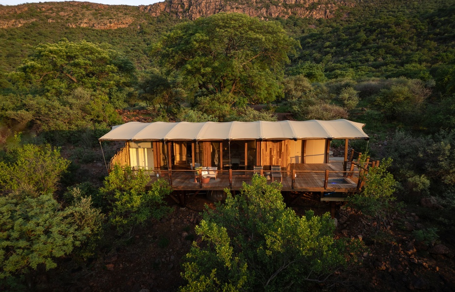 Few & Far Luvhondo Cliff Suite from the Outside