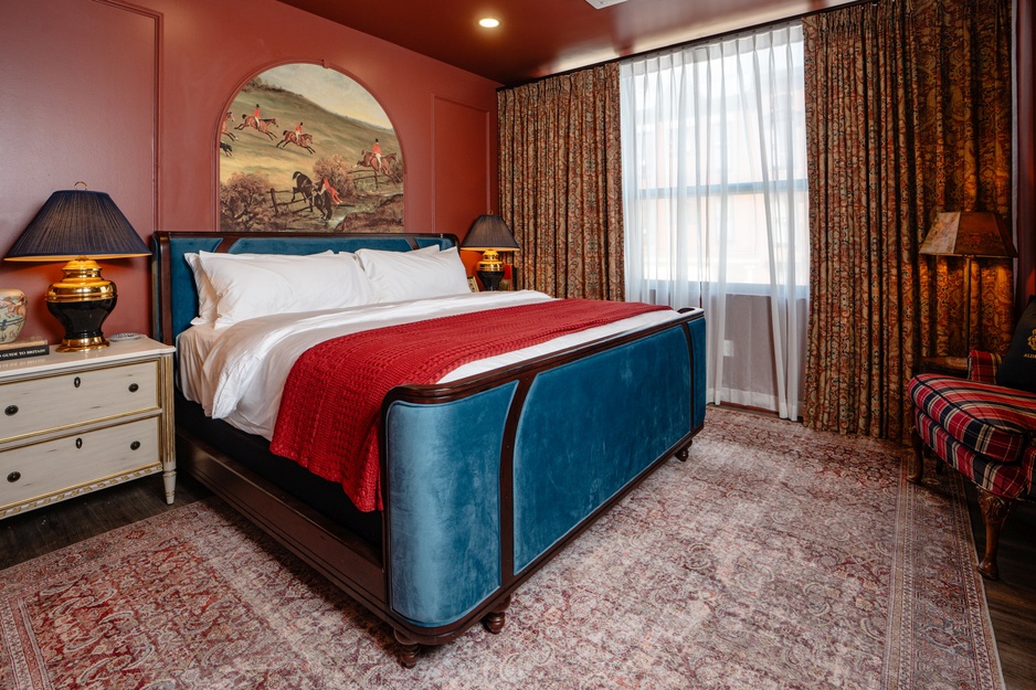 The Aldenberg Hotel Grand King Parlor Bedroom