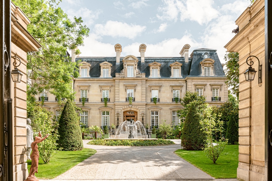 Saint James Paris hotel building