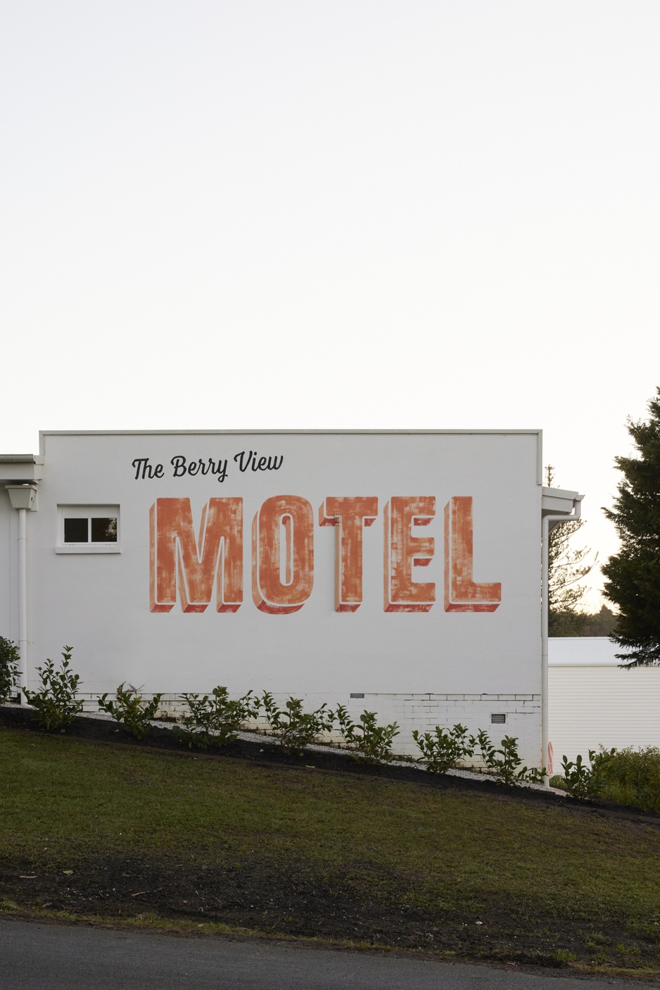 The Berry View Motel Sign