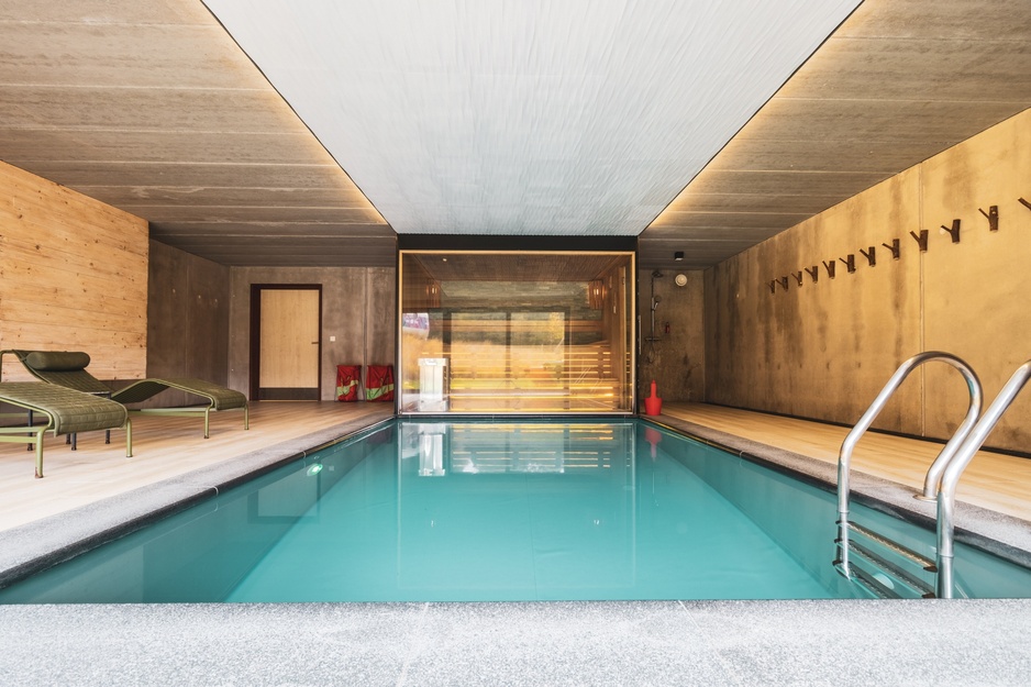 Daft Hotel Indoor Swimming Pool