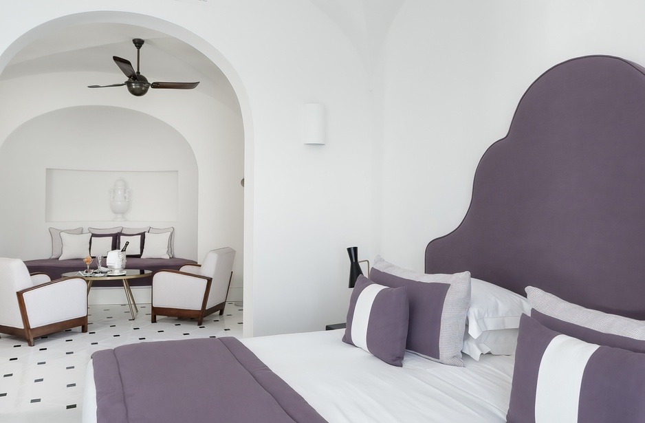 Hotel Miramalfi Junior Suite Purple Bed