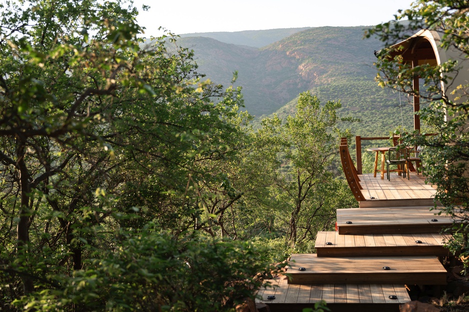 Few & Far Luvhondo Cliff Suite Terrace Access