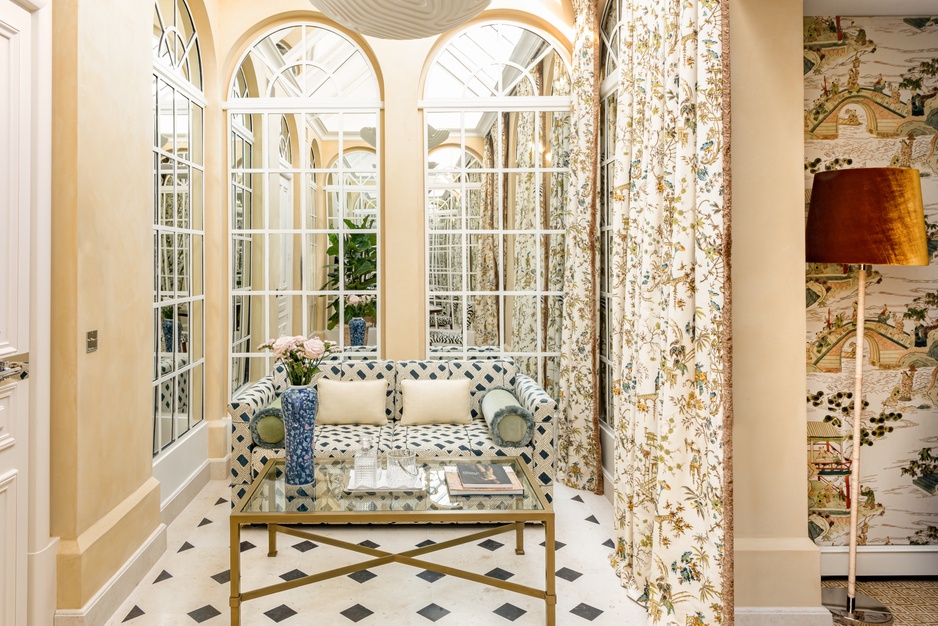 Saint James Paris junior suite lounge