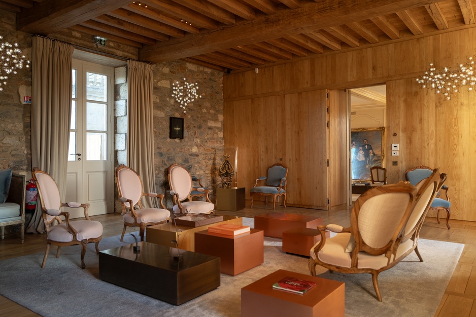 Domaine des Etangs - Chateau Elegant Public Space