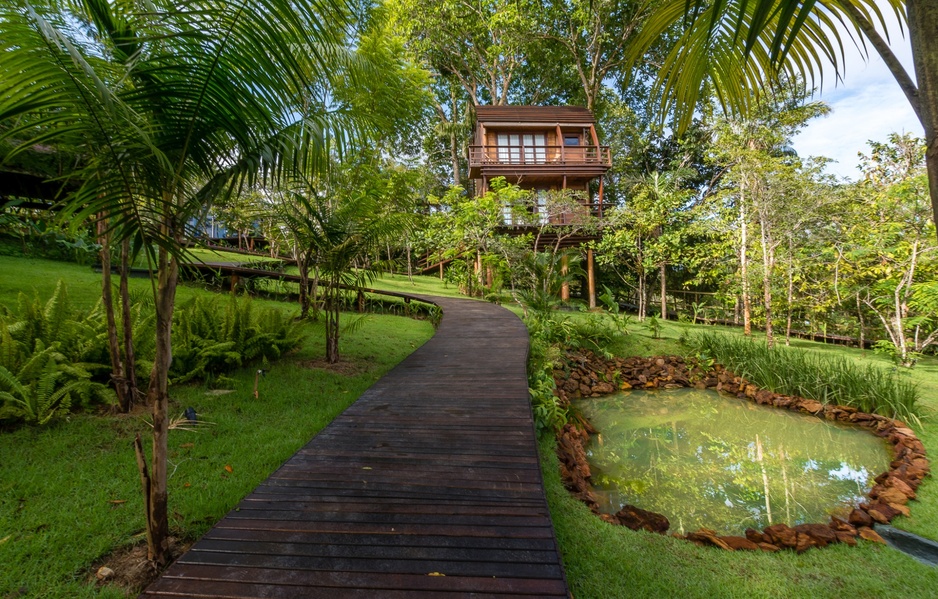 Mirante do Gaviao Amazon Lodge - Boat-Shaped Gateway to the Wonders of the Amazon
