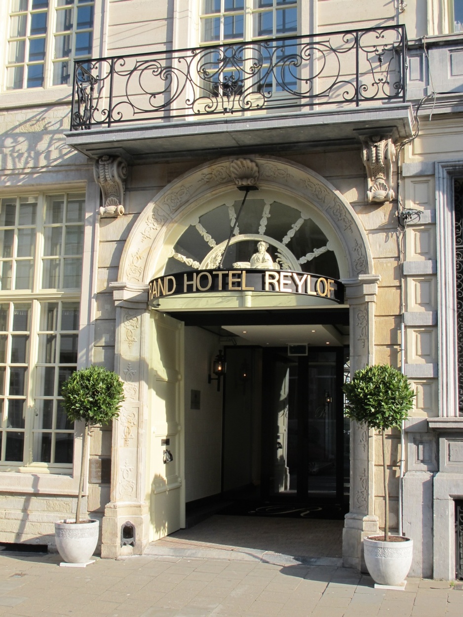 Sandton Grand Hotel Reylof entrance