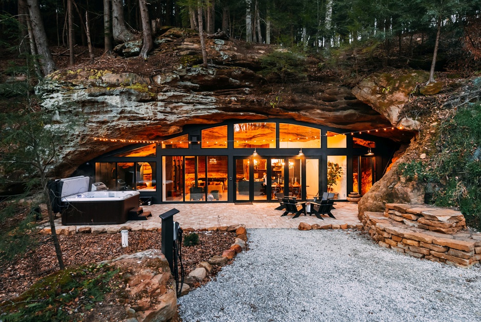 Dunlap Hollow Cave Exterior