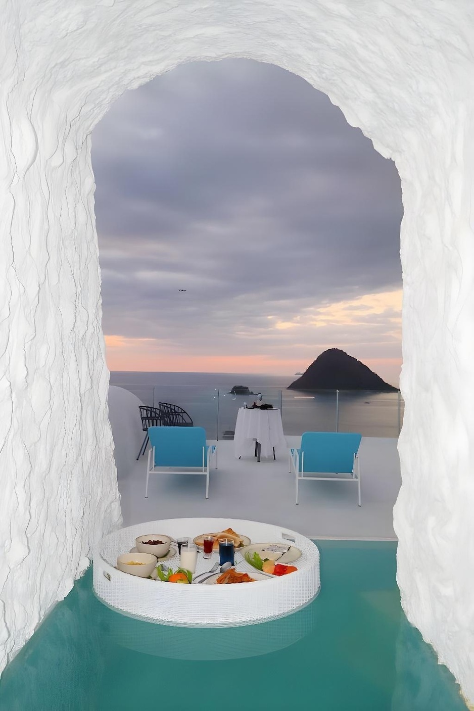 Loccal Collection Hotel Floating Food