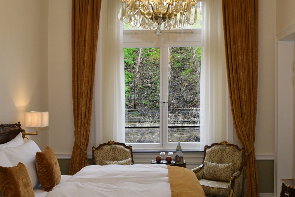 Schloss Lieser Castle Hotel - Vineyard Guestroom