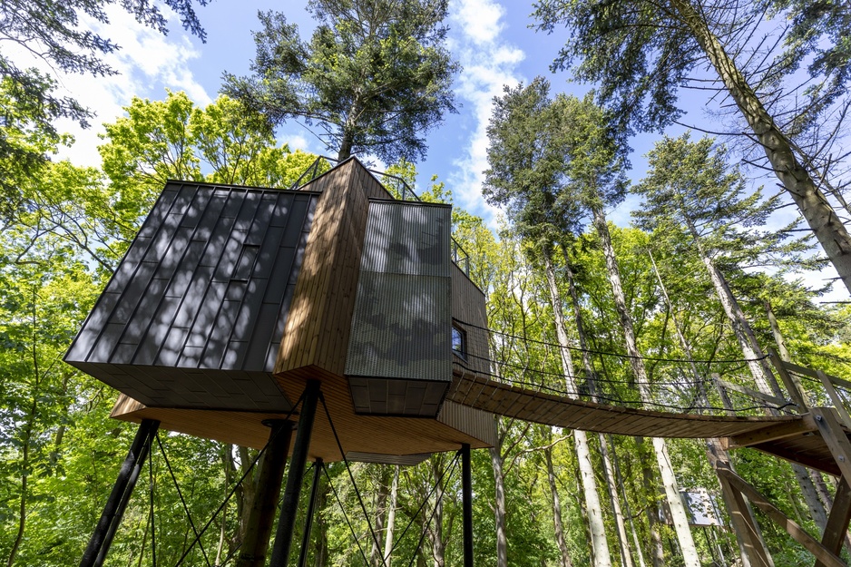 Lovtag Treetop Cabin - Scandinavian Treehouse Design