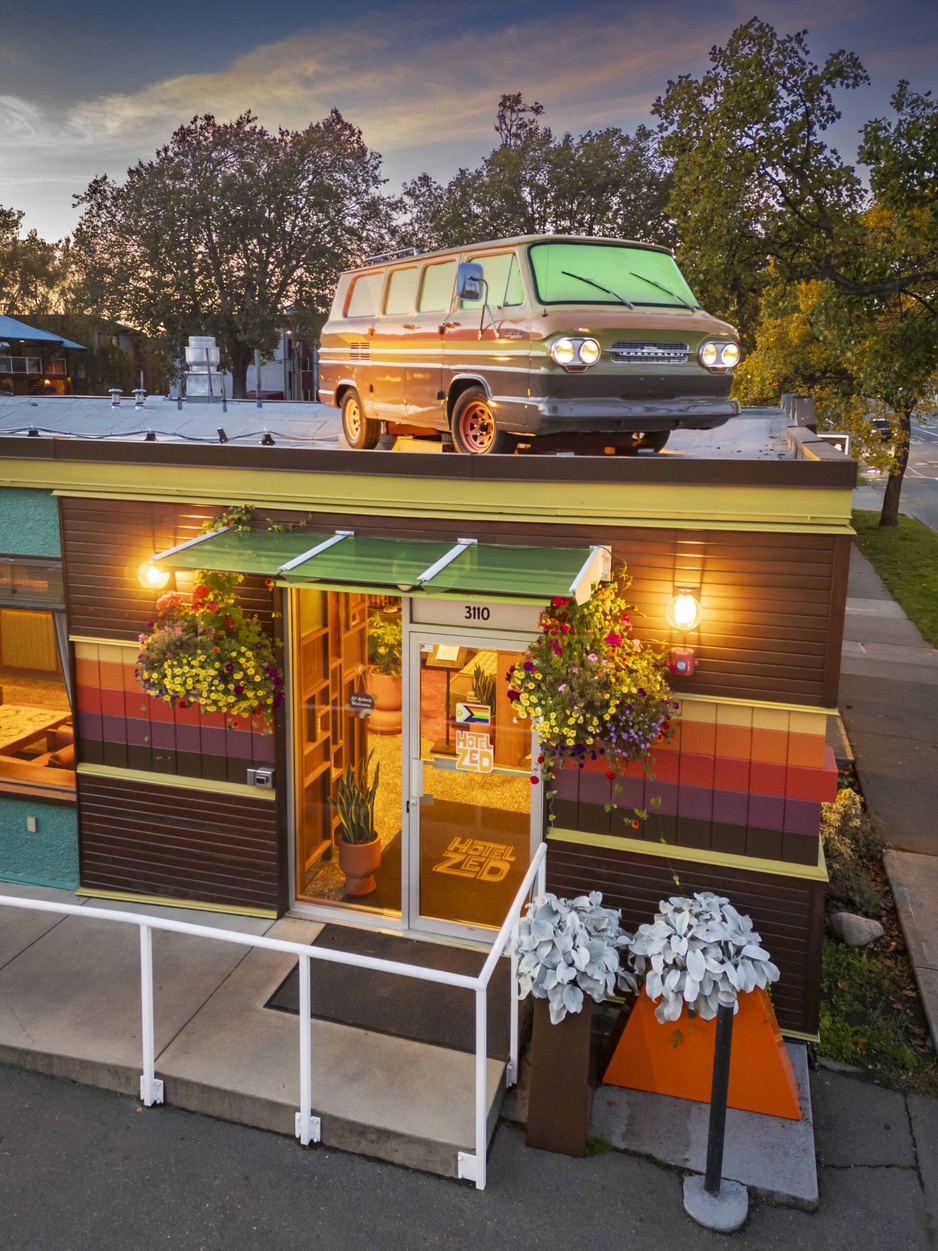 Hotel Zed Victoria's Exterior Van with on top of the Building