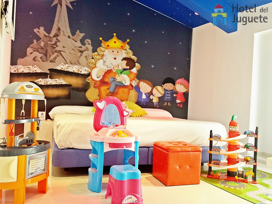 Hotel Del Juguete themed room