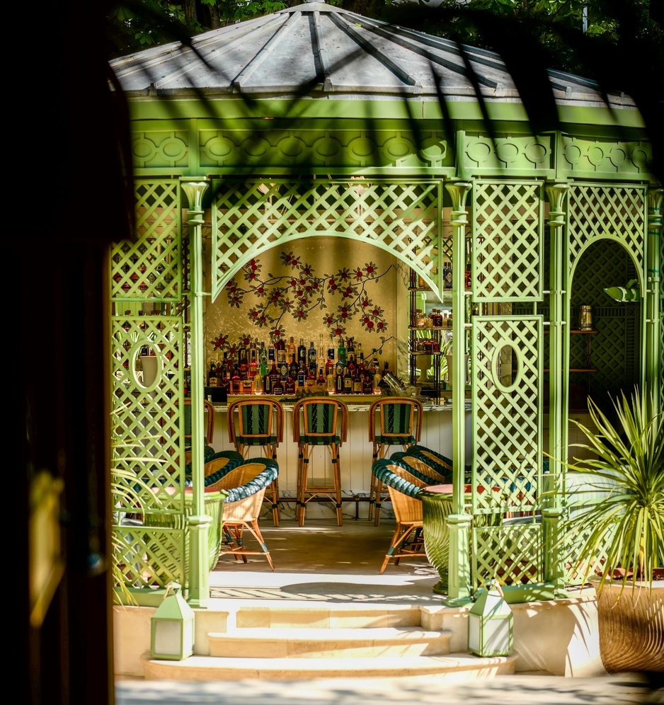 Saint James Paris terrace dining tents