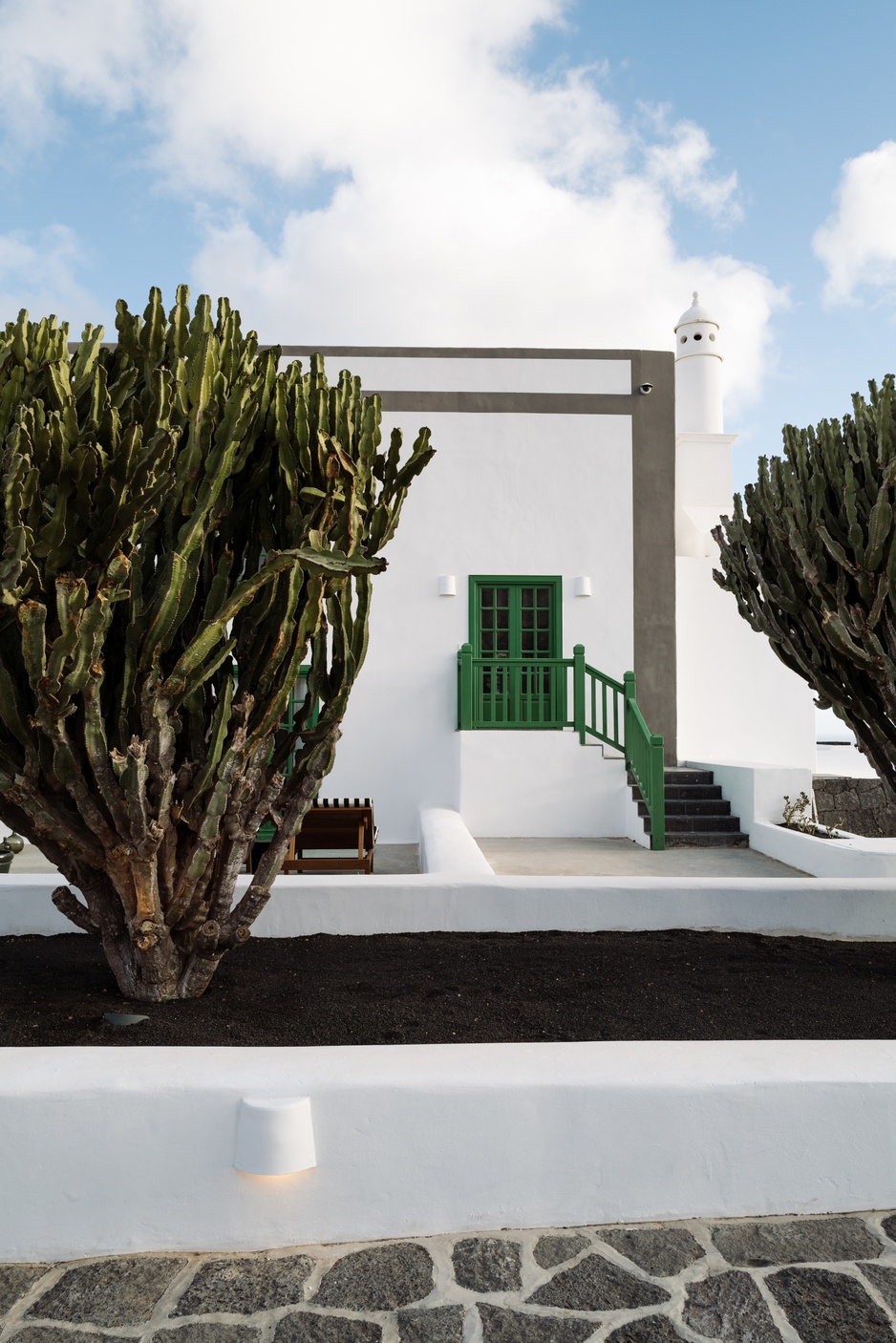 Hotel César Lanzarote - Whitewashed Facade