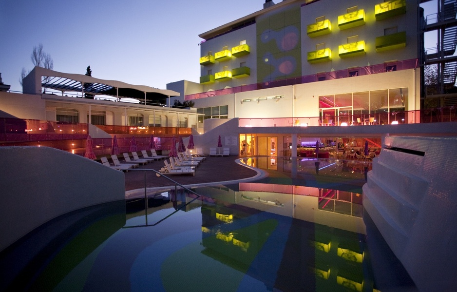 Hotel Semiramis - Colorful Design Explosion