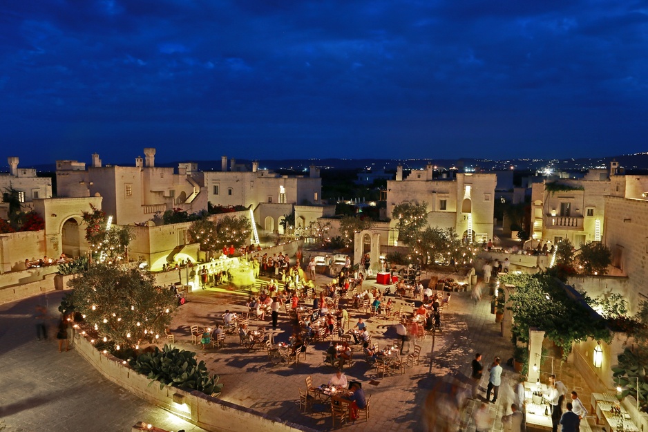 Borgo Egnazia Hotel La Piazza Courtyard Dining