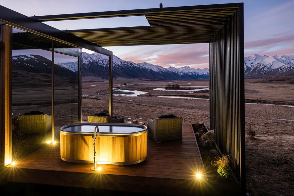 The Lindis Lodge Pods Hot Tub