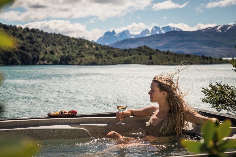 Patagonia Camp Deluxe Jacuzzi Yurt Hot Tub & Lake View