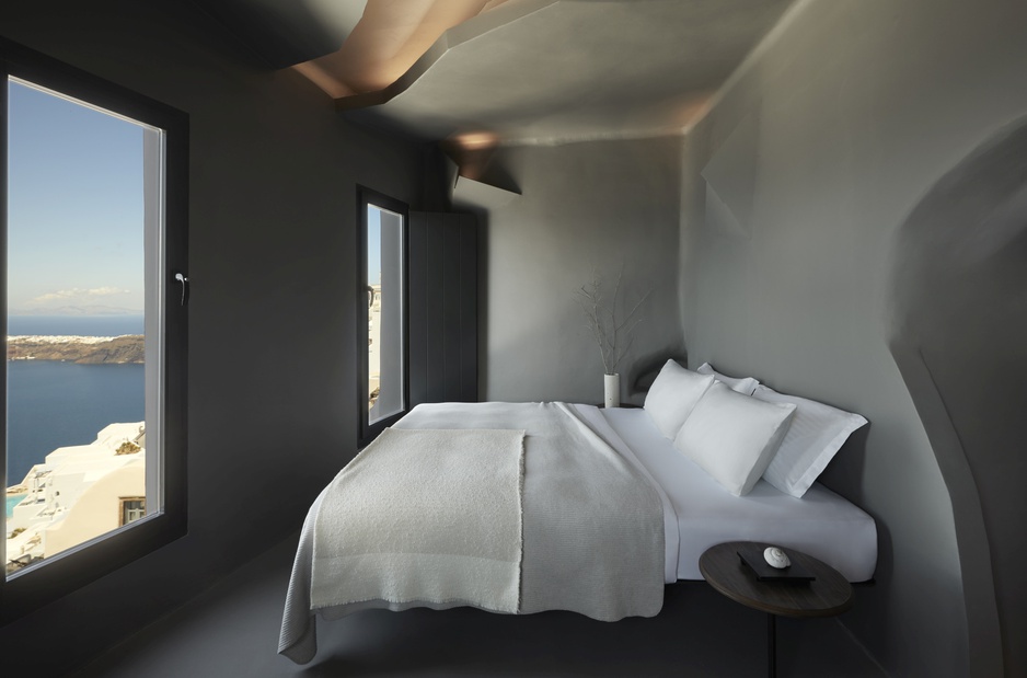 Honeymoon Suite with Sunset View Bedroom