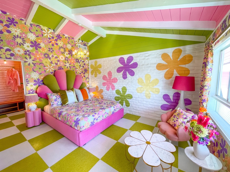 Trixie Motel Flower Power Suite