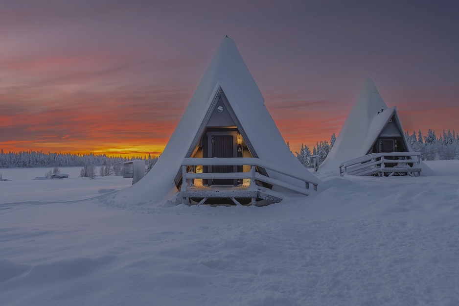 Nivunki Village Huts in Polarnight