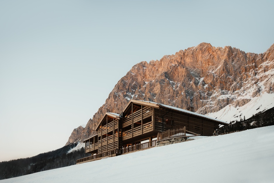 Eriro Hotel Winter Exterior