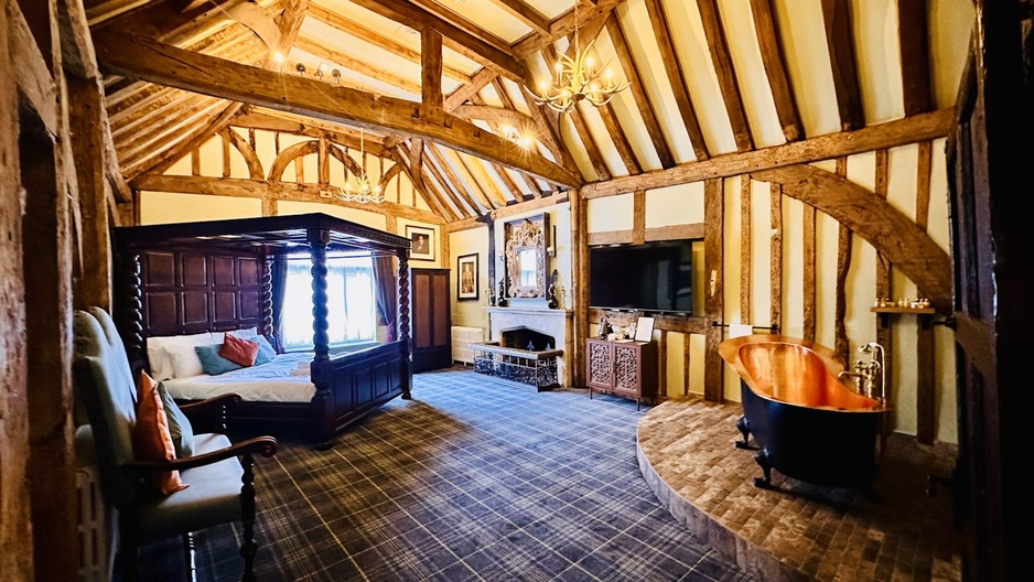 The Ostrich Inn King John Suite